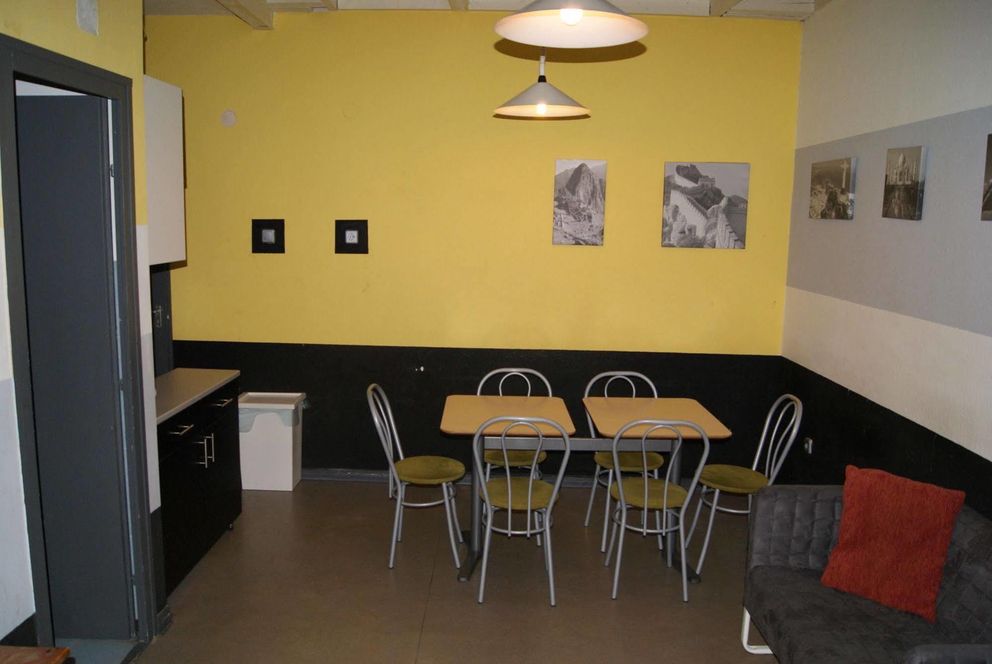 Happy Hostel Budapest Bagian luar foto