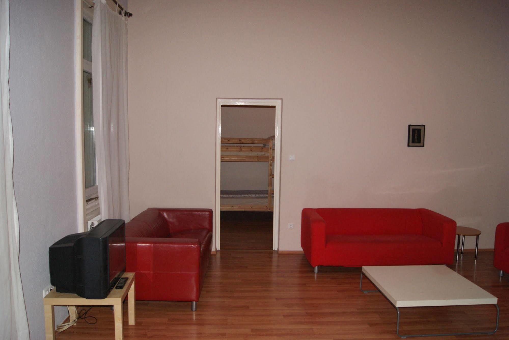 Happy Hostel Budapest Bagian luar foto